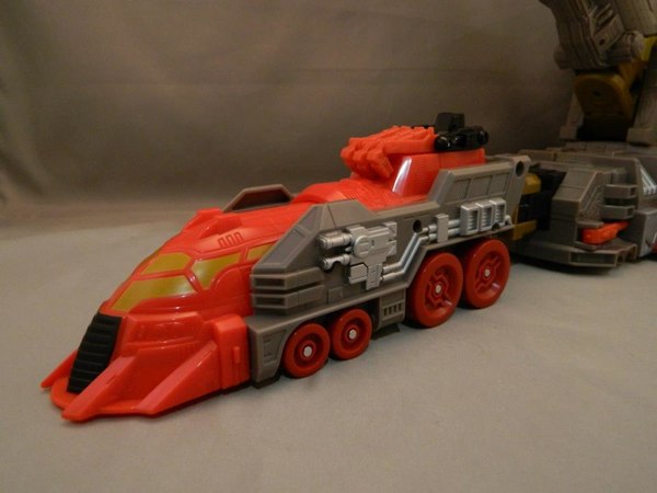 Transformers Year Of The Snake Platinum Edition Omega Supreme  (20 of 48)